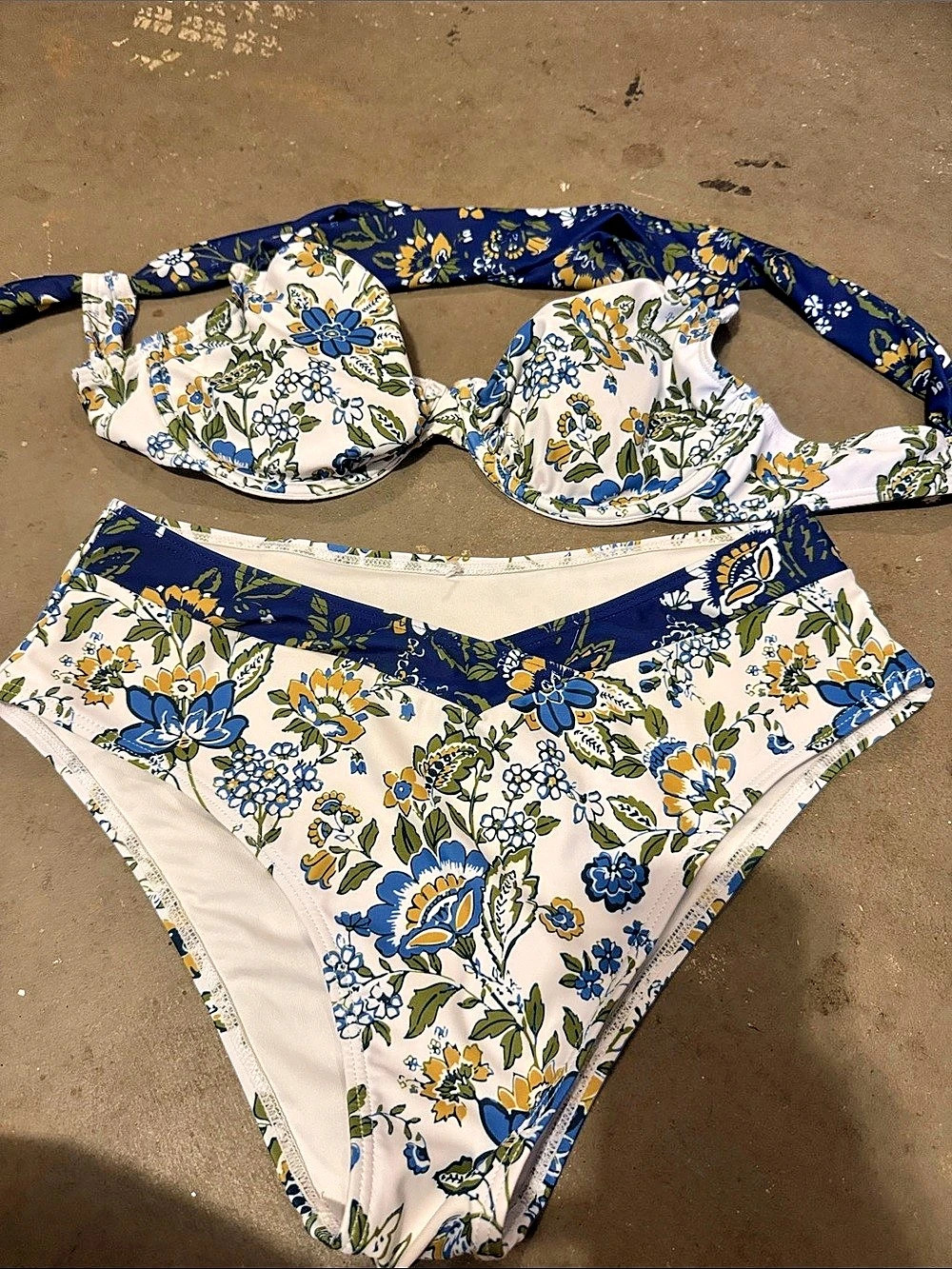 Floral CUPSHE Bikini Set in Blue & White Like New